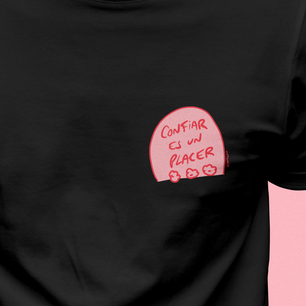 Remera Confiar - Negro / tumba pequeña