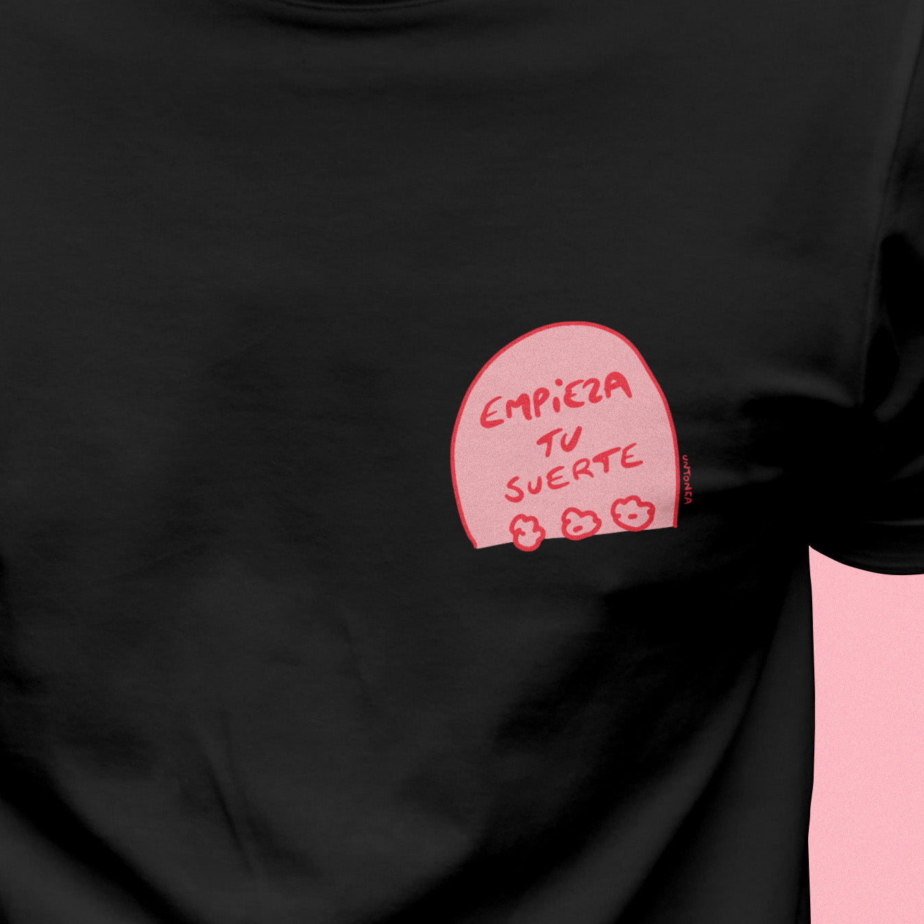 Remera Suerte - Negro / tumba pequeña